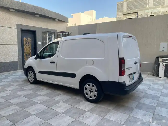 للبيع بيجو 2018 2