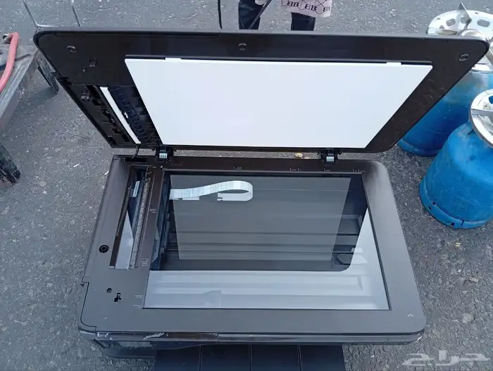 طابعه hp شبه جديده ملون وأبيض وأسود وسكانر تحتاج حبر فقط 3