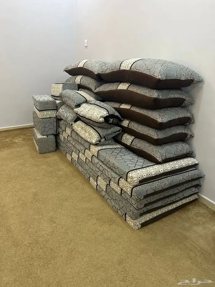 مفروشات مستعملة بحالة جيدة للبيع بداعي السفر 6