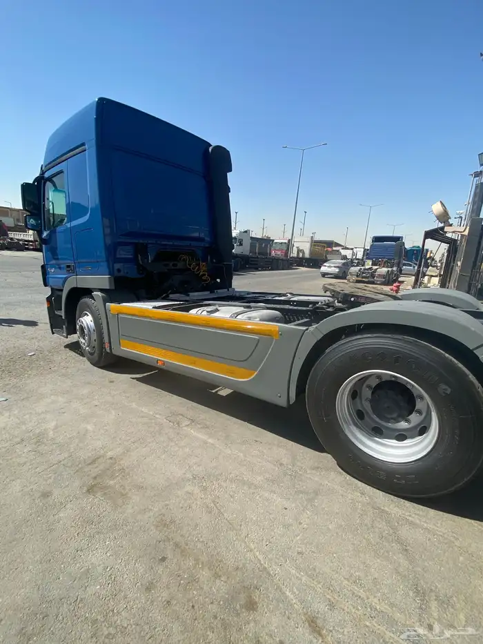 للبيع راس شاحنة اكتروس موديل 2012 4