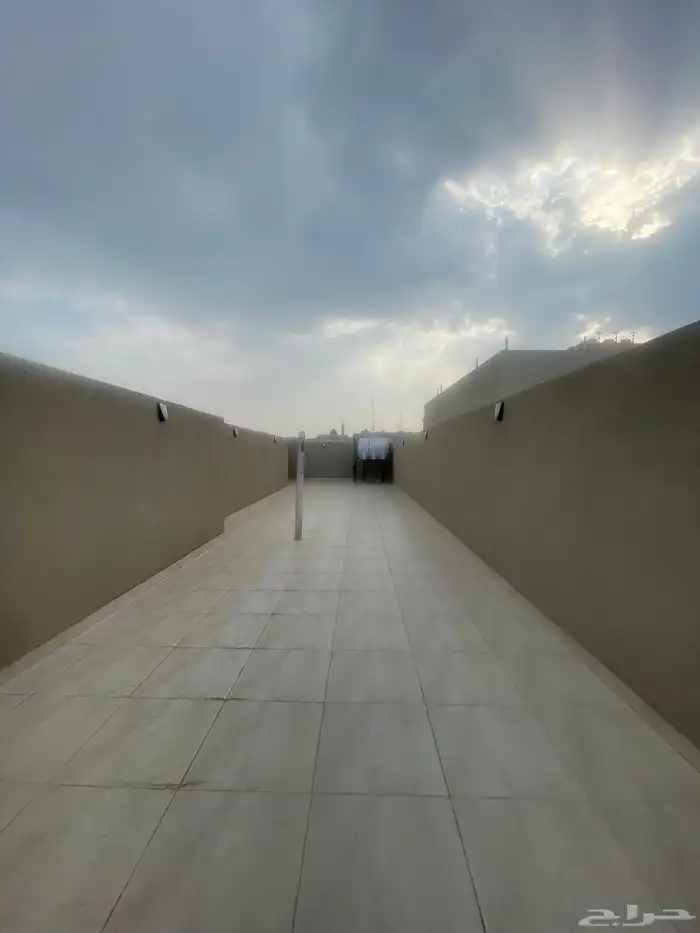 للبيع شقق ارضيه وشقق علويه طريق ابها الخميس ح المعارض 47