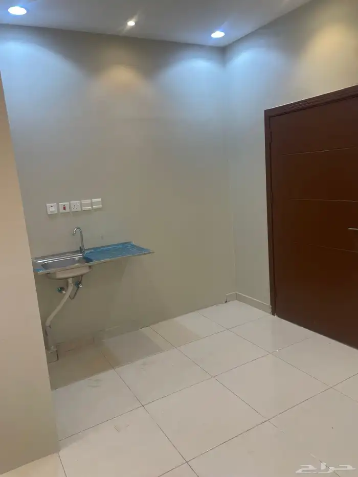 شقه غرفتين وحمام مكيفه 4