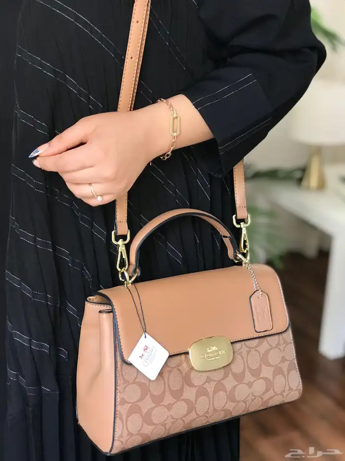شنط ماركات عوالسعر عرض لفتره محدوده شنطه165  و3شنط ب370 64
