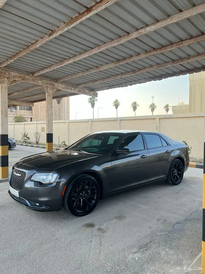 للبيع كرايسلر 300s موديل 2022 - 6 سلندر 3
