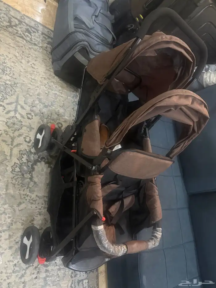 عربة أطفال للتوأم 1