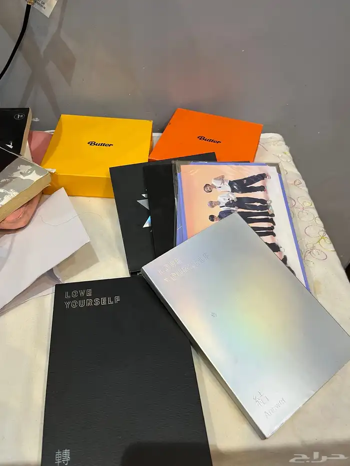 اللبومات بتس (فيها حقائب واشياء كثيره لصقات) اليوم bts 0