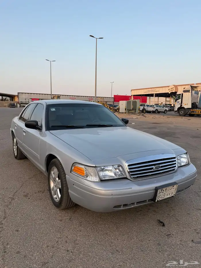 فورد فكتوريا 2012 1