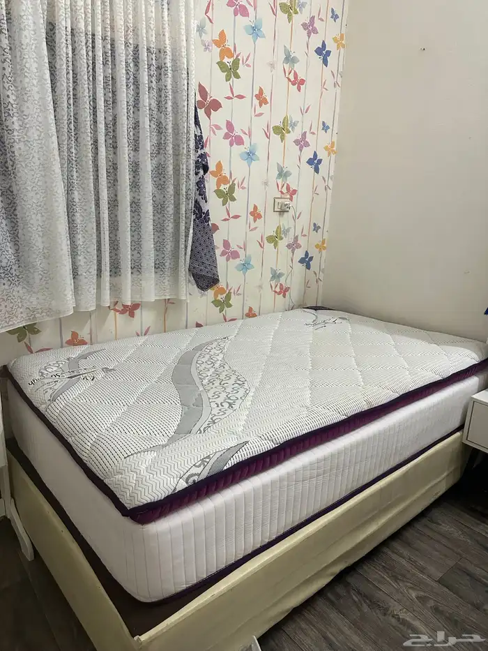 طراحة سرير شبه جديده استعمال قليل العرض 120   200 0