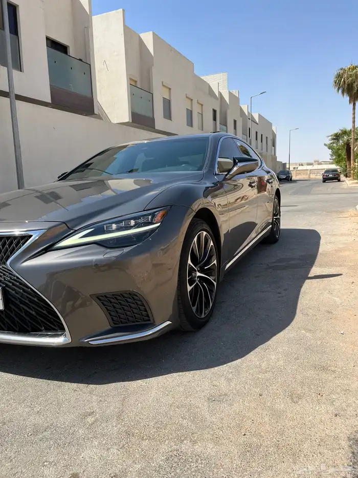 لكزس LS 2022 13