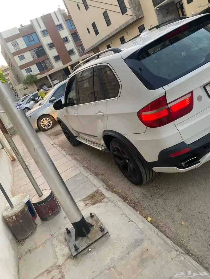 للبيع او البدل bmw x5 2009 4.8 9
