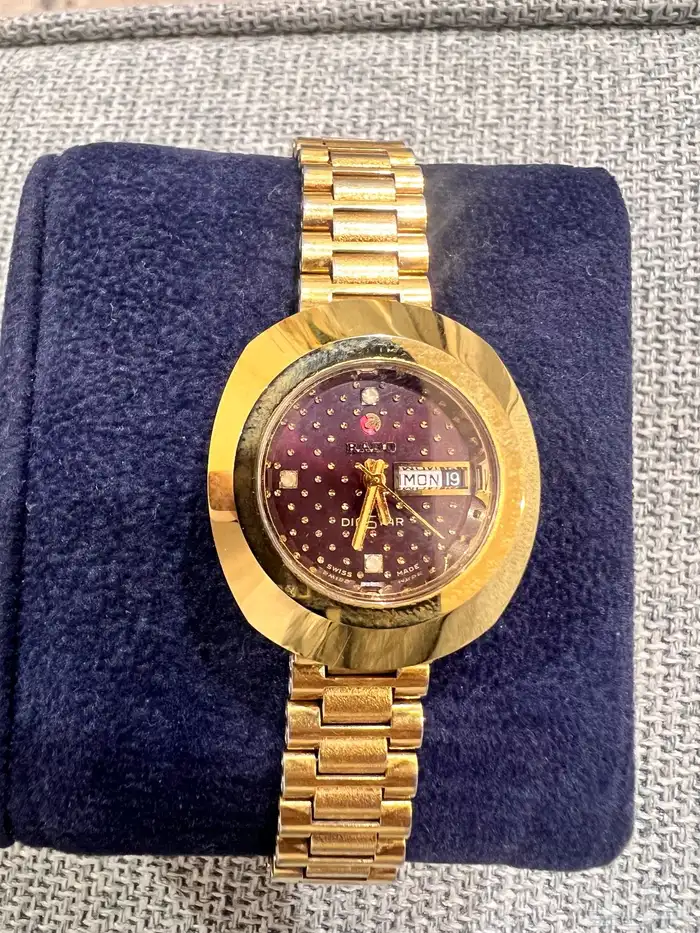 ساعة RADO نسائية جديدة عمرها اكثر من 40 سنه 0