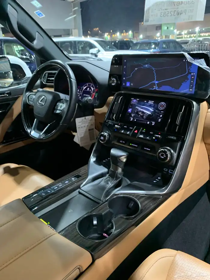 جيب لكزس BB 2023 17