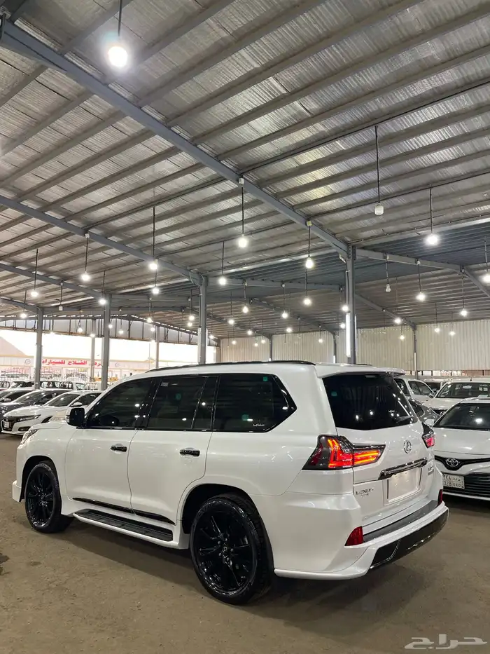 لكزس LX 570 بلاك اديشن 2019 6