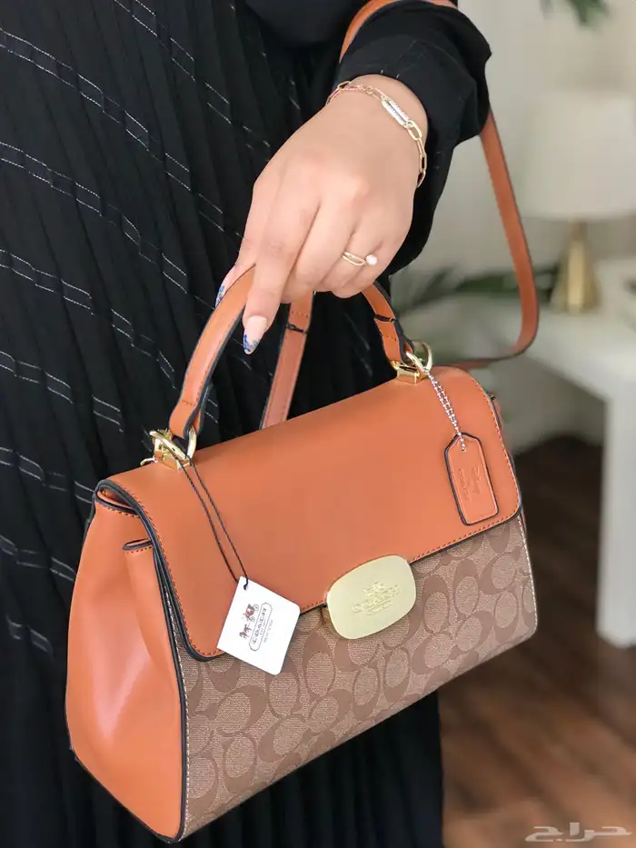 شنط ماركات عوالسعر عرض لفتره محدوده شنطه165  و3شنط ب370 63