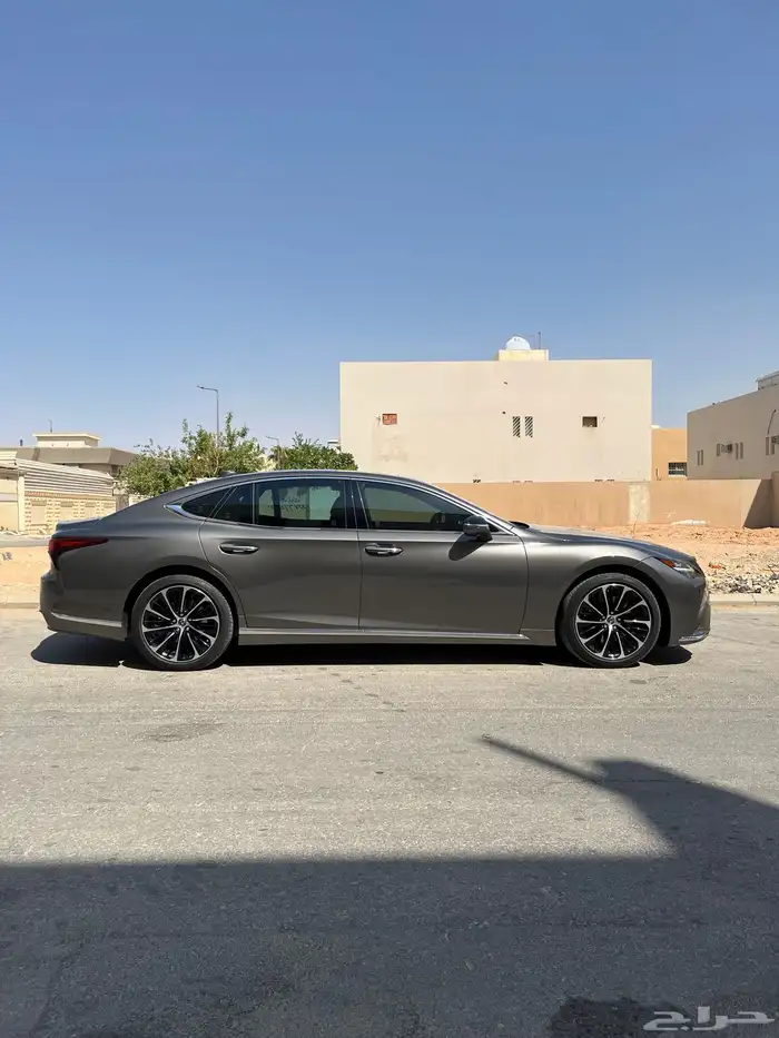لكزس LS 2022 15