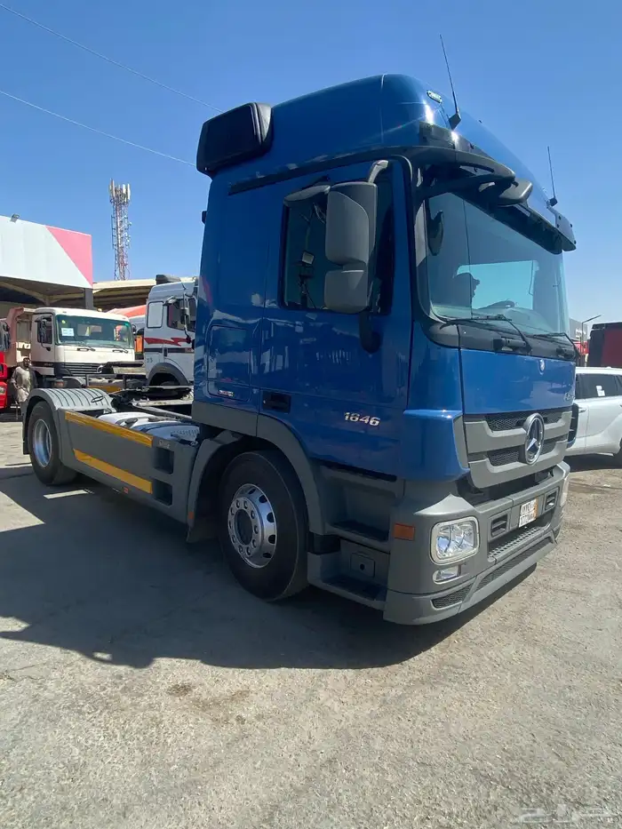 للبيع راس شاحنة اكتروس موديل 2012 2