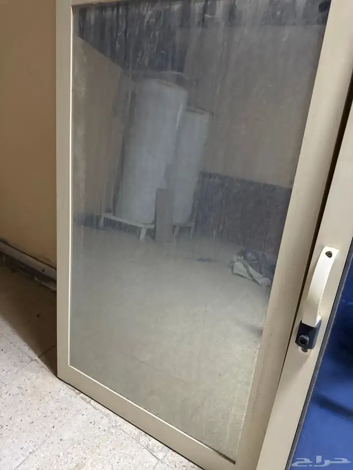نافذه مع ايطار وشبك وعاكسه 3