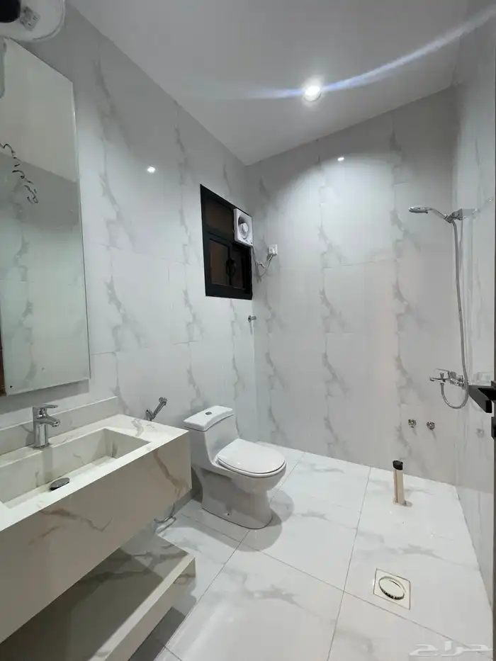 للبيع دور ارضى بحوش وسيع من 550 الف شمال الخميس مخطط 6 18