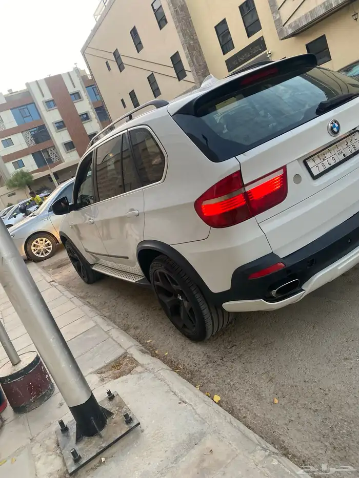 للبيع او البدل bmw x5 2009 4.8 10