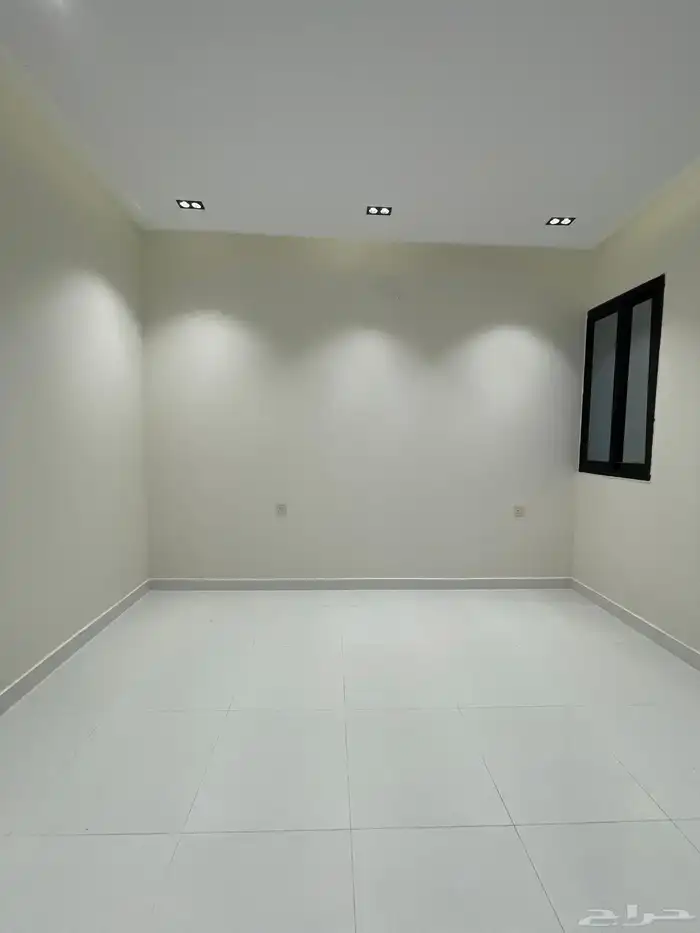 للبيع شقق ارضيه وشقق علويه طريق ابها الخميس ح المعارض 10