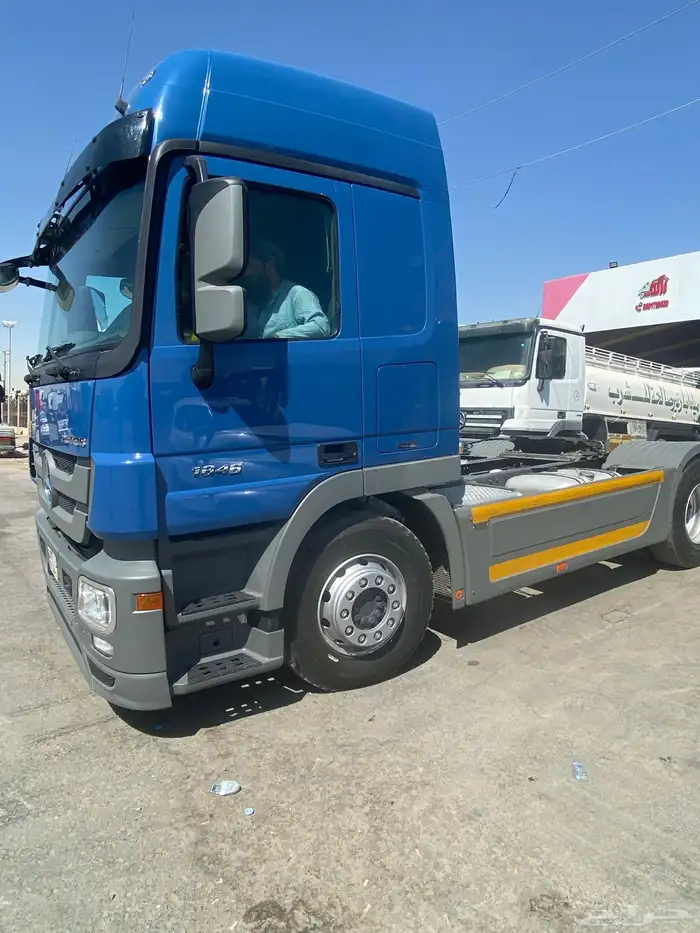 للبيع راس شاحنة اكتروس موديل 2012 1