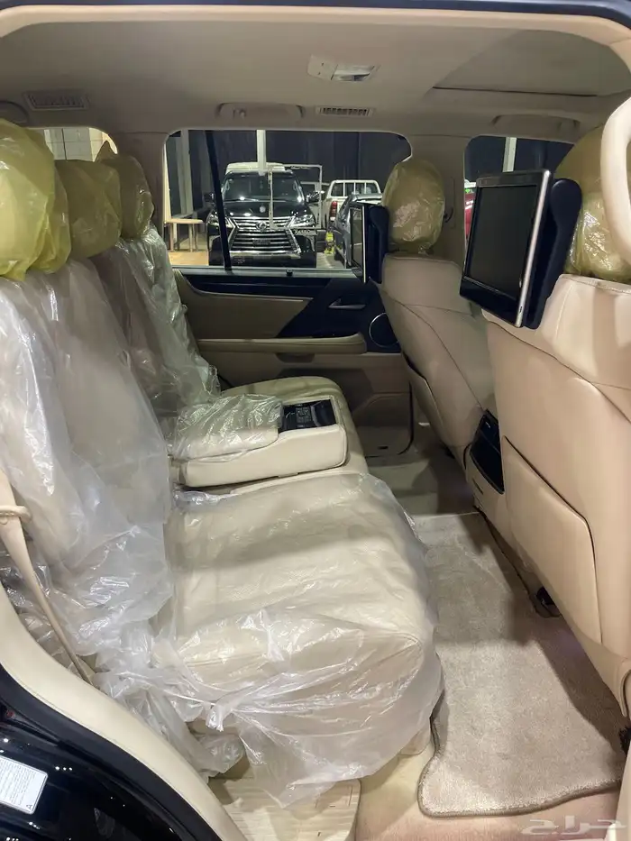 جيب لكزس ال اكس 570 موديل 2020 12