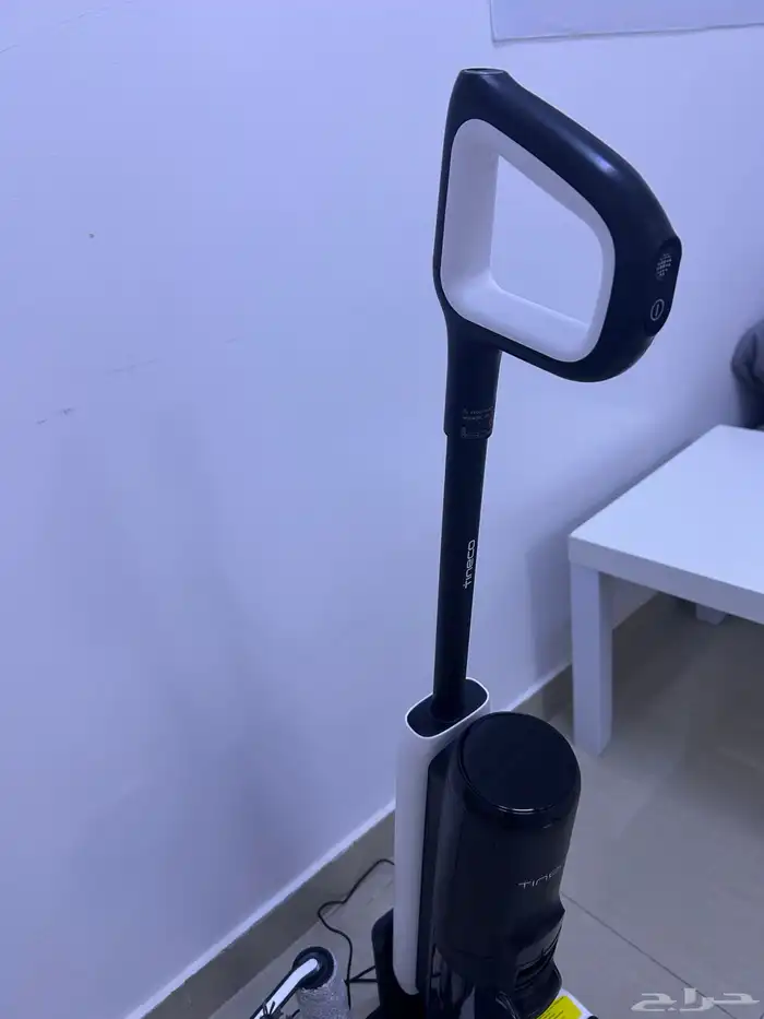طاولة طعام وكنب ايكيا مع غطاء إضافي ومكنسة تنيكو كنس ومسح 11