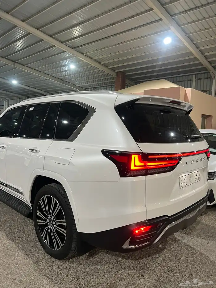 لكزس LX600 سعودي BB عداد 19 الف مالك واحد وكاله 10