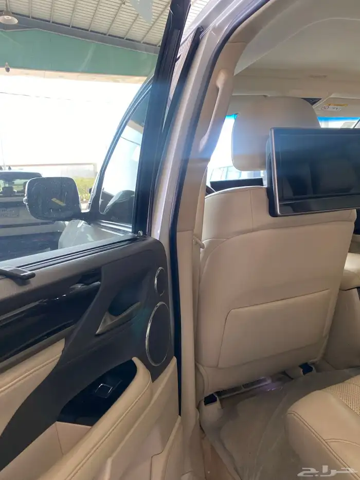 لكزس LX 570 2016 8