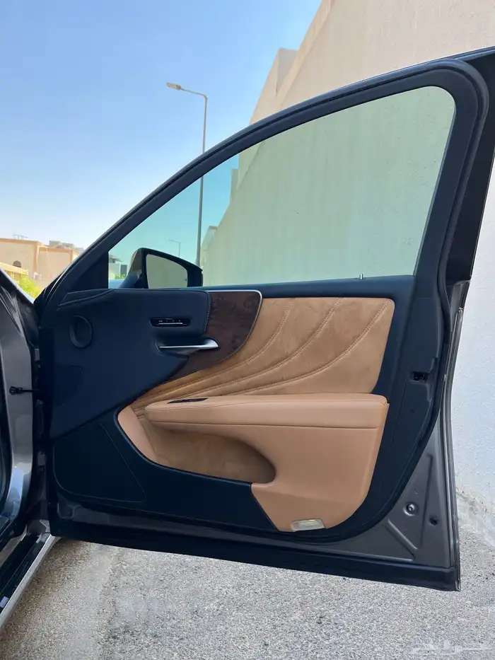 لكزس LS 2022 7