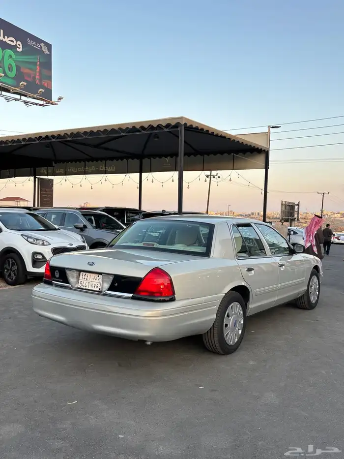 فورد كراون فكتوريا 2012 8