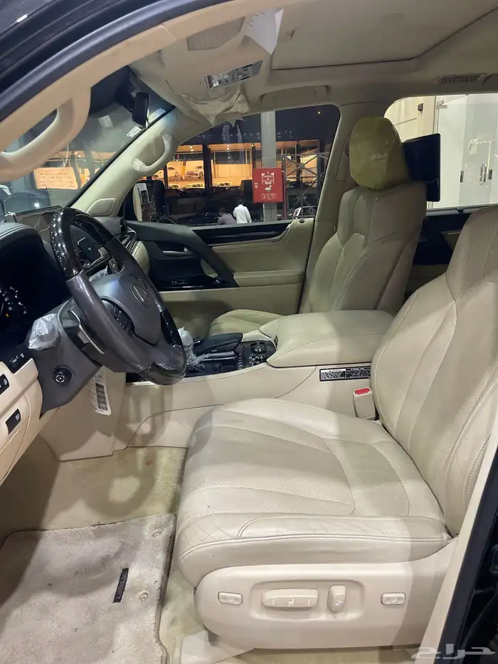 جيب لكزس ال اكس 570 موديل 2020 6