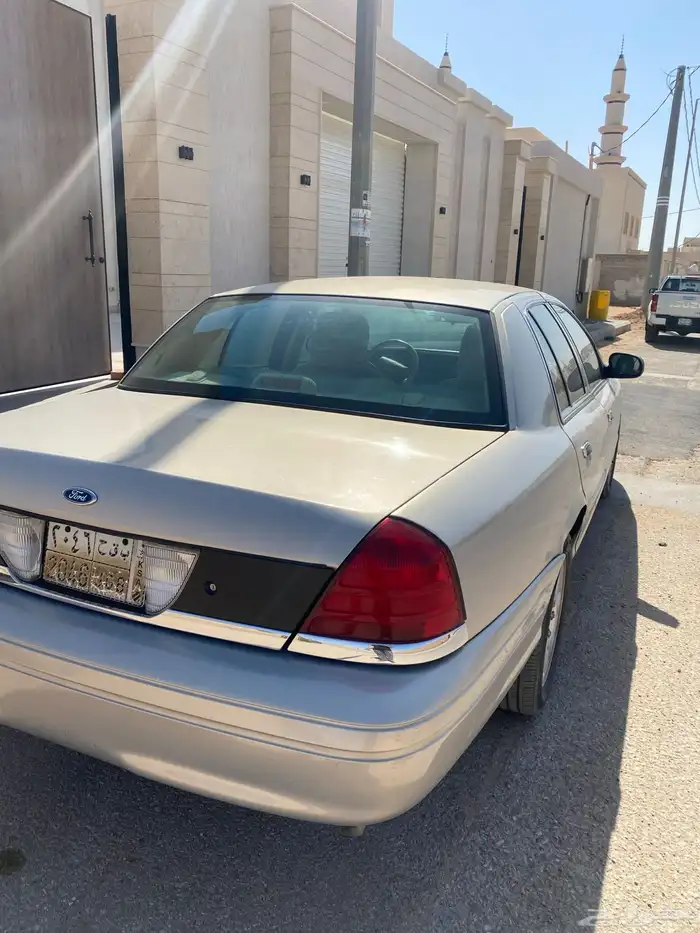 للبيع فورد 2011 كراون فكتوريا 1