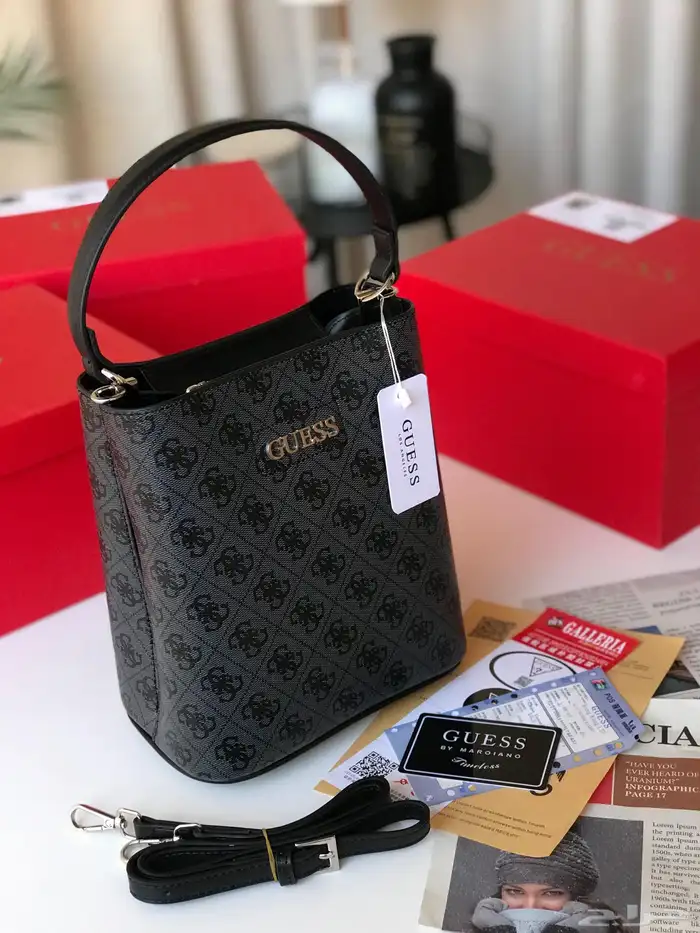 شنط ماركات عوالسعر عرض لفتره محدوده شنطه165  و3شنط ب370 71
