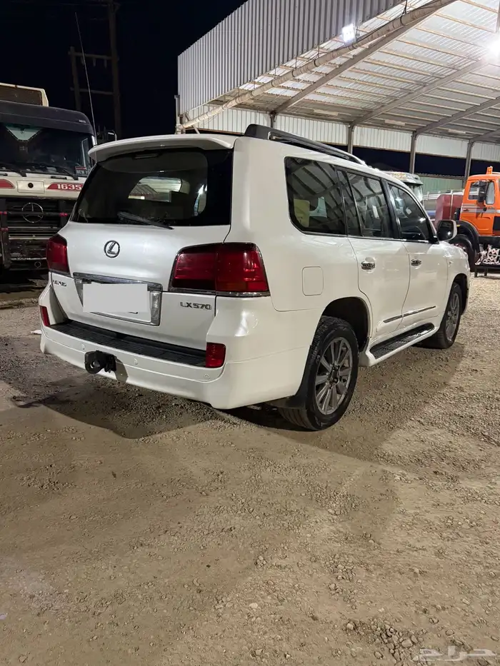 جيب لكزس 570 2010 1
