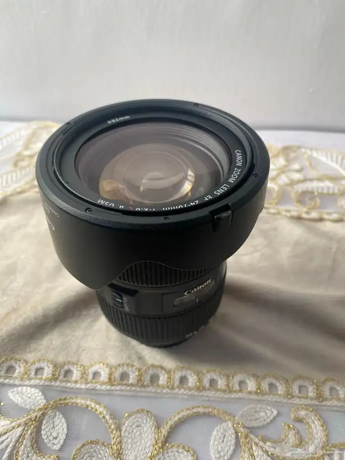 عدسة كانون Canon 24-70 نظيفه بكرتونها 6