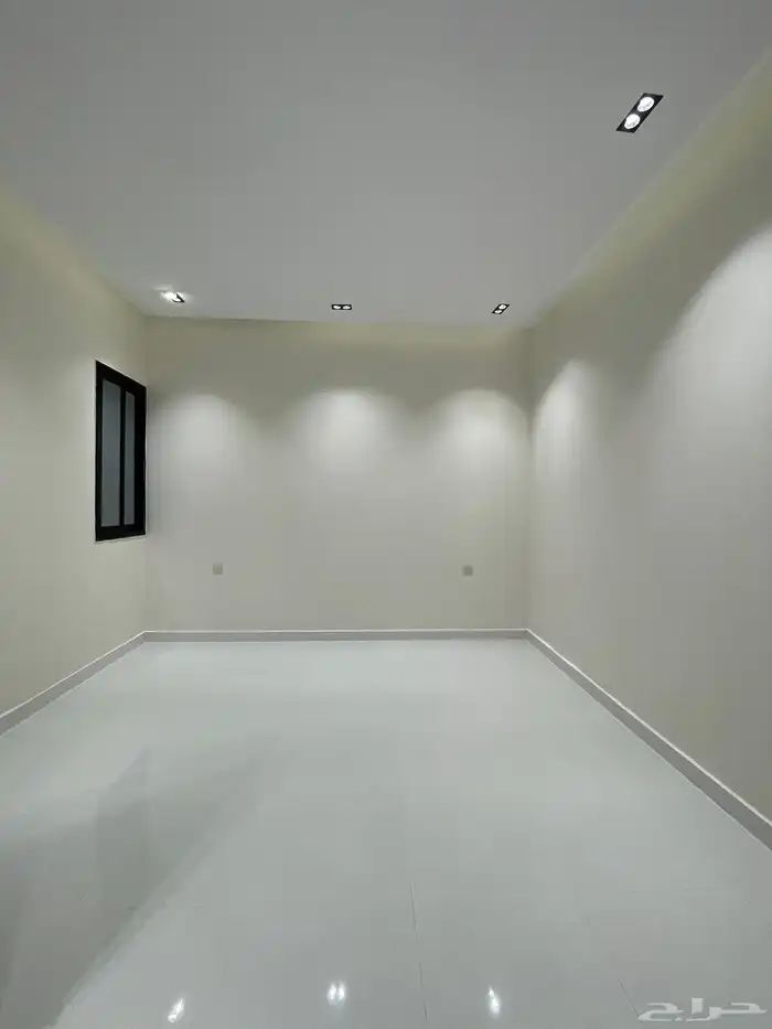 للبيع شقق ارضيه وشقق علويه طريق ابها الخميس ح المعارض 19