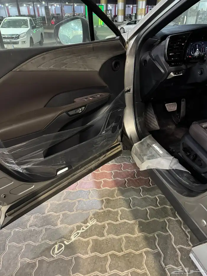 لكزس RX350 فئة BB بنزين 2025 7