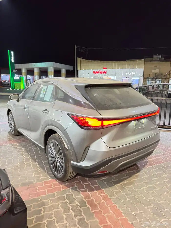 لكزس RX350 فئة BB بنزين 2025 3