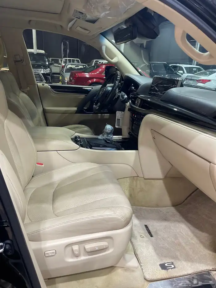 جيب لكزس ال اكس 570 موديل 2020 9