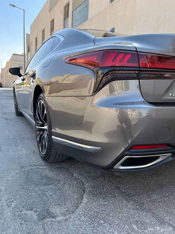 لكزس LS 2022 3