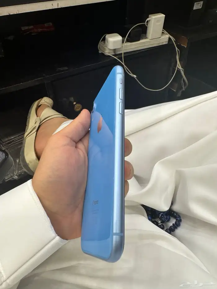 ايفون XR ازرق 2