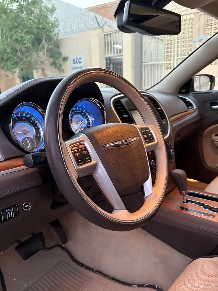للبيع كرايزلر 2014 اكزاكتيف V8 17
