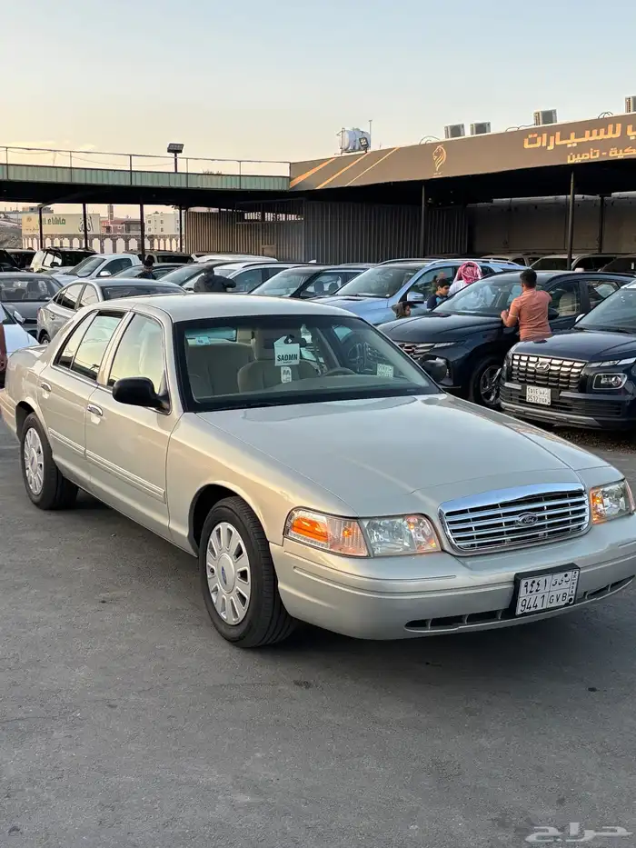 فورد كراون فكتوريا 2012 6