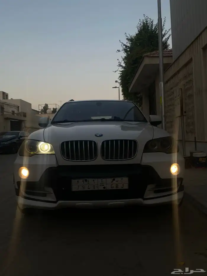 للبيع او البدل bmw x5 2009 4.8 2