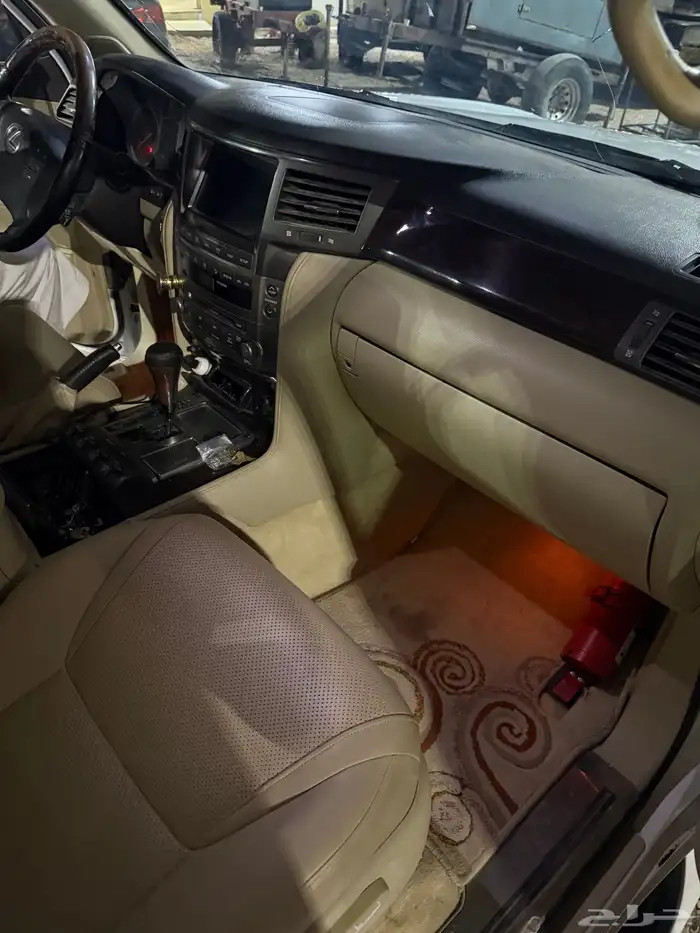 جيب لكزس 570 2010 5