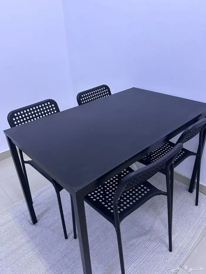 طاولة طعام وكنب ايكيا مع غطاء إضافي ومكنسة تنيكو كنس ومسح 3