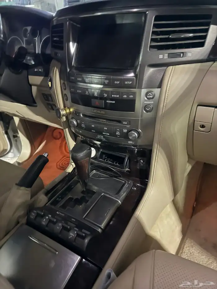 جيب لكزس 570 2010 6