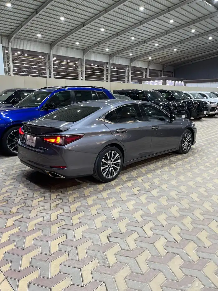 لكزس Es350 نص فل 2019 عداد 96 الف 4