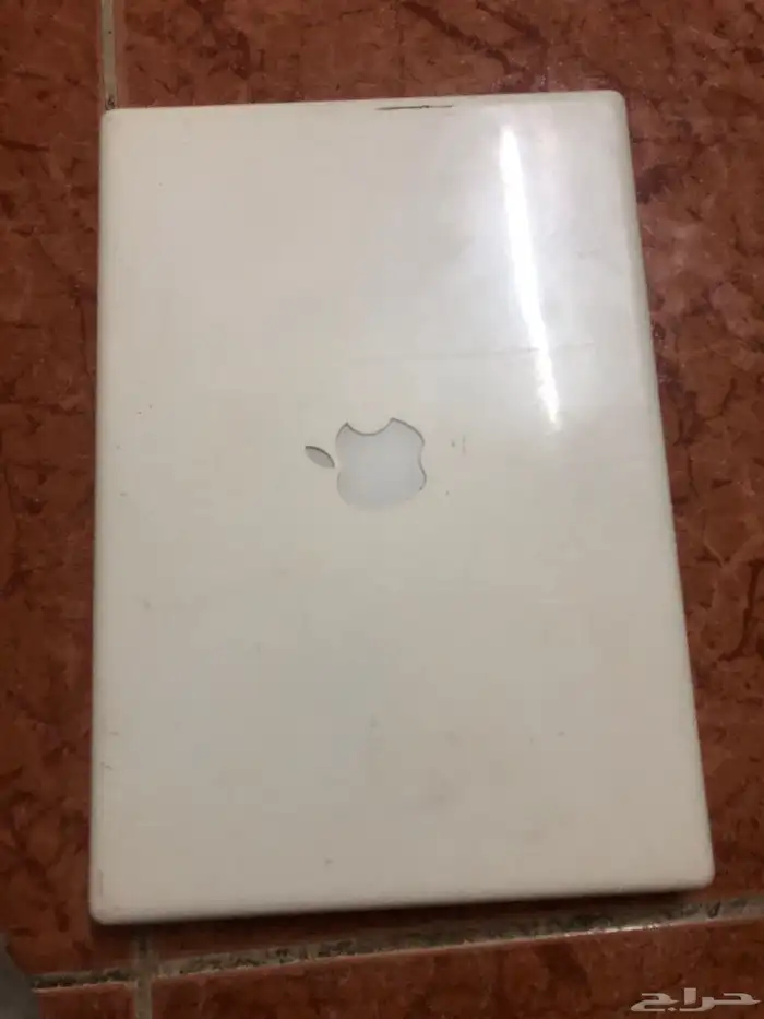 ماك بوك نضيف بس بدون شاحن 0